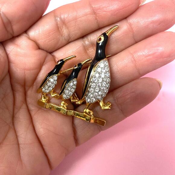 Vintage Enamel Penguin Family Brooch with Rhinestones - Picture 3 of 4